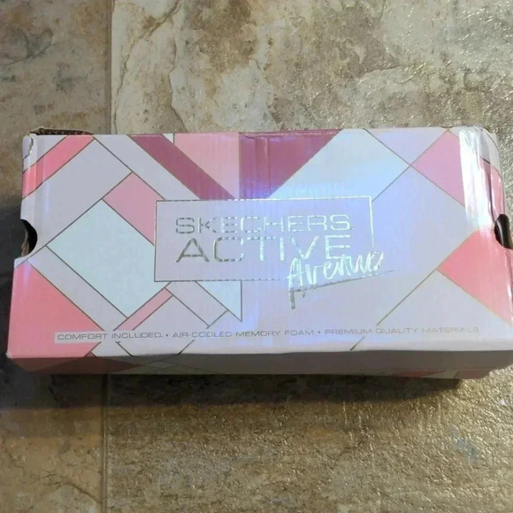 Skechers Madison Avenue Rhinestone Slip - Picture 8 of 9